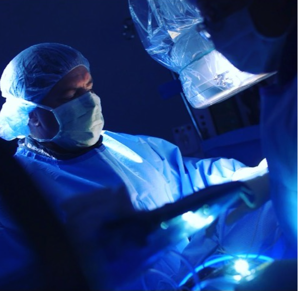 When an individual is experiencing consistent pain, the most common response is to visit a doctor or to self-medicate with over-the-counter pain medication. However, with chronic pain, over-the-counter pain medications only provide temporary relief, and many people don’t want to rely on heavily prescribed medications, such as narcotics or opioids, indefinitely.